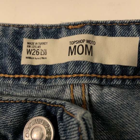 Mom Jeans - Picture 4 of 9